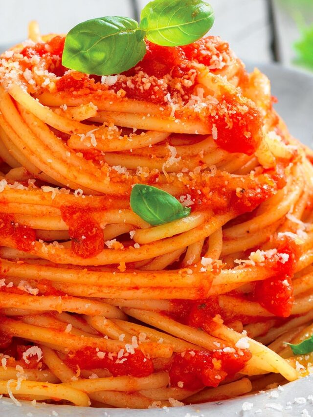 Pasta Pomodoro (Spaghetti With Tomato Sauce) recipe